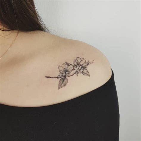 tatuajes en el pecho para mujer a color|Tatuajes Bonitos para Mujer en el Pecho: Ideas Elegantes y ...